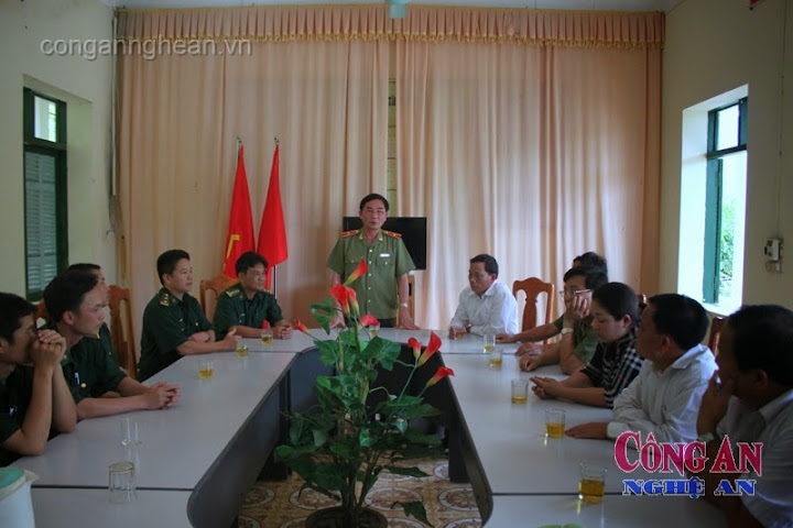 Đoàn công tác thăm Đồn biên phòng xã Na Loi
