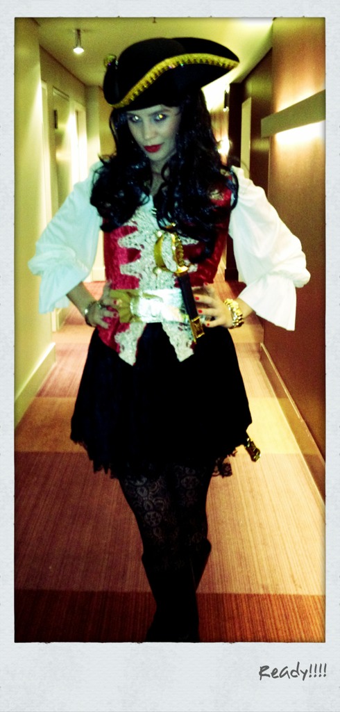 Изабель Дорин в костюме пирата Карибского моря