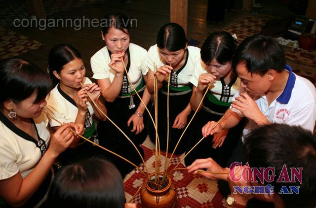 Một buổi giao lưu rượu cần của người Thái Nghệ An