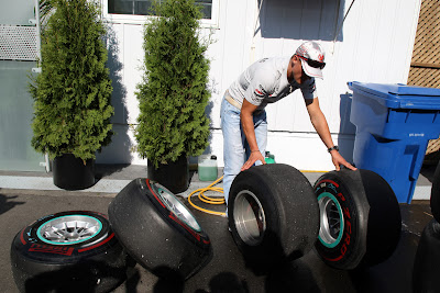 Михаэль Шумахер осваивает резину Pirelli на Гран-при Канады 2011