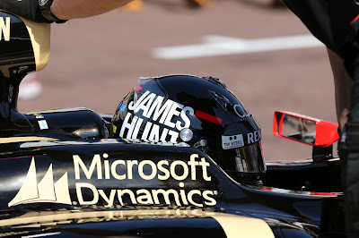 Кими Райкконен в шлеме в стиле Джеймс Ханта на Гран-при Монако 2012