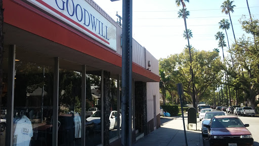 Thrift Store «Goodwill - Glendale», reviews and photos, 1622 W Glenoaks Blvd, Glendale, CA 91202, USA