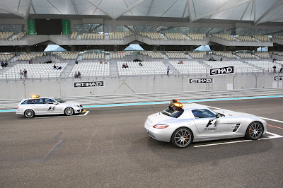 сэйфти-кар Mercedes на стартовой решетке Гран-при Абу-Даби 2011
