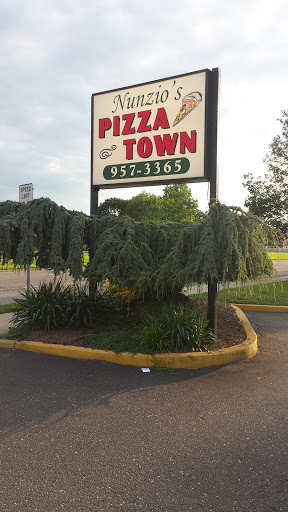 Pizza Restaurant «Nunzios Pizza Town», reviews and photos, 751 NY-109, West Babylon, NY 11704, USA