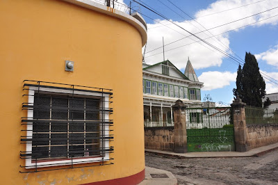 A bit of contrasting styles in the architecture of Xela.