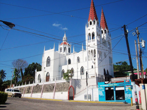 Parroquia de Cristo Rey, Francisco I Madero, Barrio del San Juan, 93400 Papantla de Olarte, Ver., México, Lugar de culto | VER