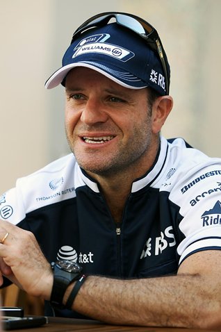 Рубенс Баррикелло дает интервью на Гран-при Абу-Даби 2010