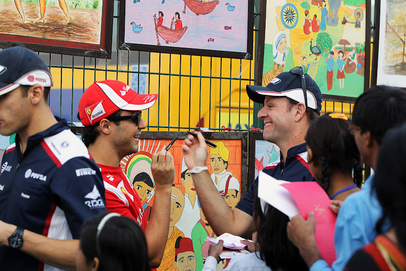 битва на ручках между Фелипе Массой и Рубенсом Баррикелло на Гран-при Индии 2011