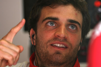 Жером Д'Амброзио демонстрирует палец на Гран-при Монако 2011