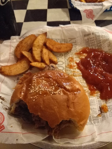 Hamburger Restaurant «Fuddruckers», reviews and photos, 40955 Van Dyke, Sterling Heights, MI 48313, USA