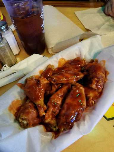 Bar & Grill «Wings Etc.», reviews and photos, 2815 S Gateway Dr, Goshen, IN 46526, USA