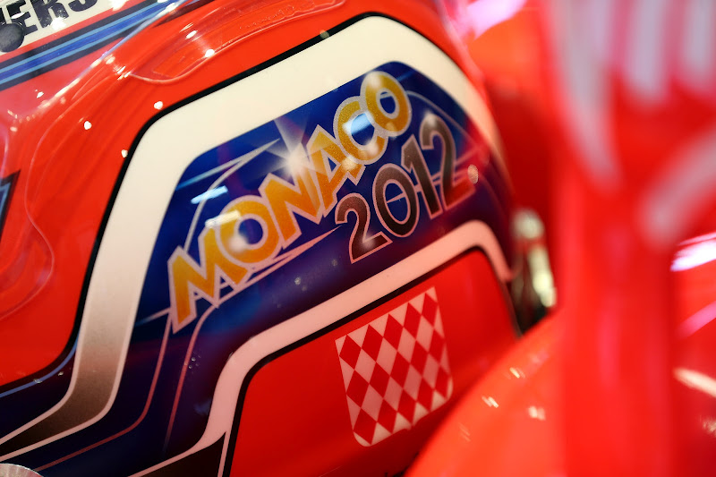шлем Шарля Пика с именами победителей гонки в Монте-Карло на Гран-при Монако 2012 - вид сзади