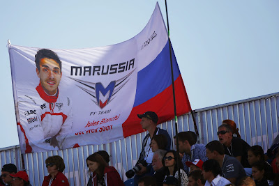 баннер в поддержку Жюля Бьянки от болельщиков на трибуне Сочи на Гран-при России 2014