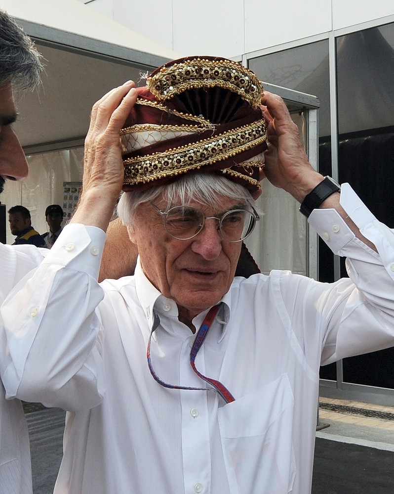 Берни Экклстоун в тюрбане Вики Чандхок Буддх Гран-при Индии 2012