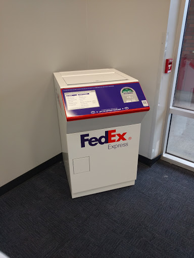 Print Shop «FedEx Office Print & Ship Center», reviews and photos, 8707 SW Tualatin-Sherwood Rd, Tualatin, OR 97062, USA