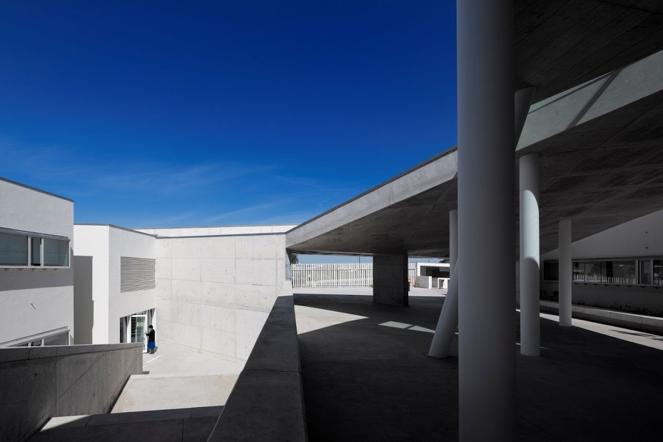 Caneças High School by Arx