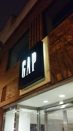 Clothing Store «Gap», reviews and photos, 341 State St, Madison, WI 53703, USA