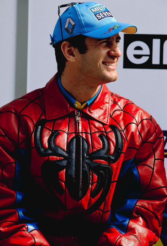 Ярно Трулли в костюме Человека-Паука Спайдермена на Гран-при Японии 2002