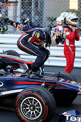 Себастьян Феттель на болиде Red Bull после победы на Гран-при Монако 2011
