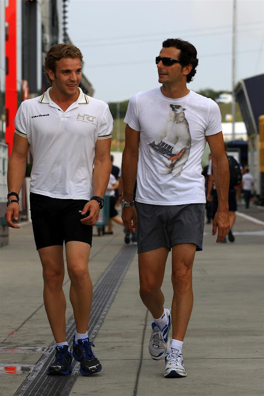 Дани Клос и Педро де ла Роса в забавной футболке на Гран-при Венгрии 2012