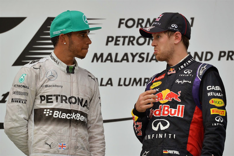 Льюис Хэмилтон и Себастьян Феттель на подиуме Гран-при Малайзии 2014