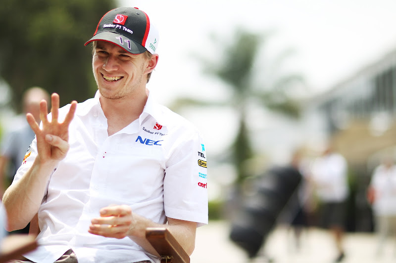 Нико Хюлькенберг дает интервью на Гран-при Малайзии 2013