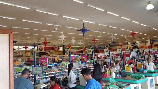 Supermercado Bernardão, Av. Dâmaso Drumond, 2805 - Vila Sao Pedro, Araxá - MG, 38183-063, Brasil, Supermercado, estado Minas Gerais
