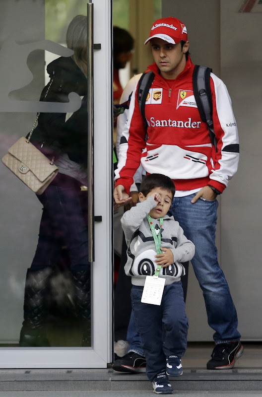 сонный Фелипиньо и Фелипе Масса на Гран-при Китая 2013