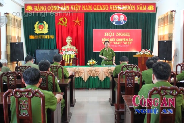 Đại tá Trần Văn Minh - Trưởng phòng Cảnh sát truy nã tội phạm phát biểu tại hội nghị