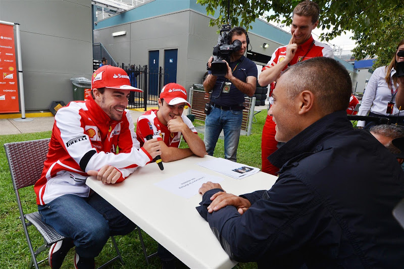Фернандо Алонсо и Фелипе Масса дают интервью на Гран-при Австралии 2013