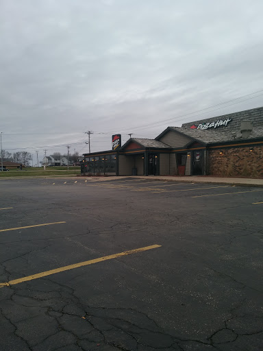Pizza Restaurant «Pizza Hut», reviews and photos, 550 8th Ave, Monroe, WI 53566, USA