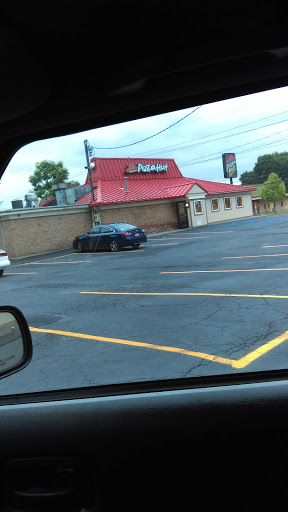 Pizza Restaurant «Pizza Hut», reviews and photos, 331 S Blakely St, Dunmore, PA 18512, USA