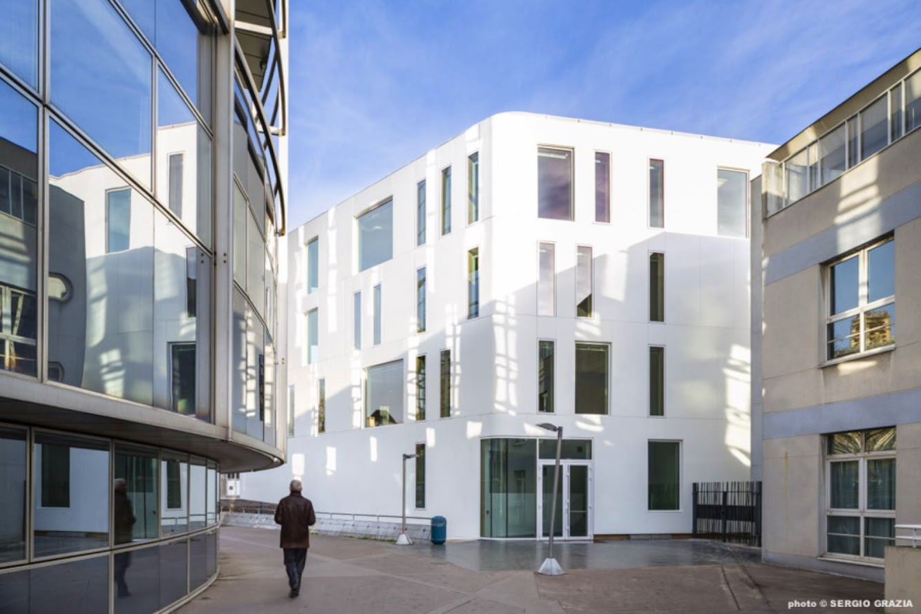 Positive energy Building by Fassio Viaud Architectes