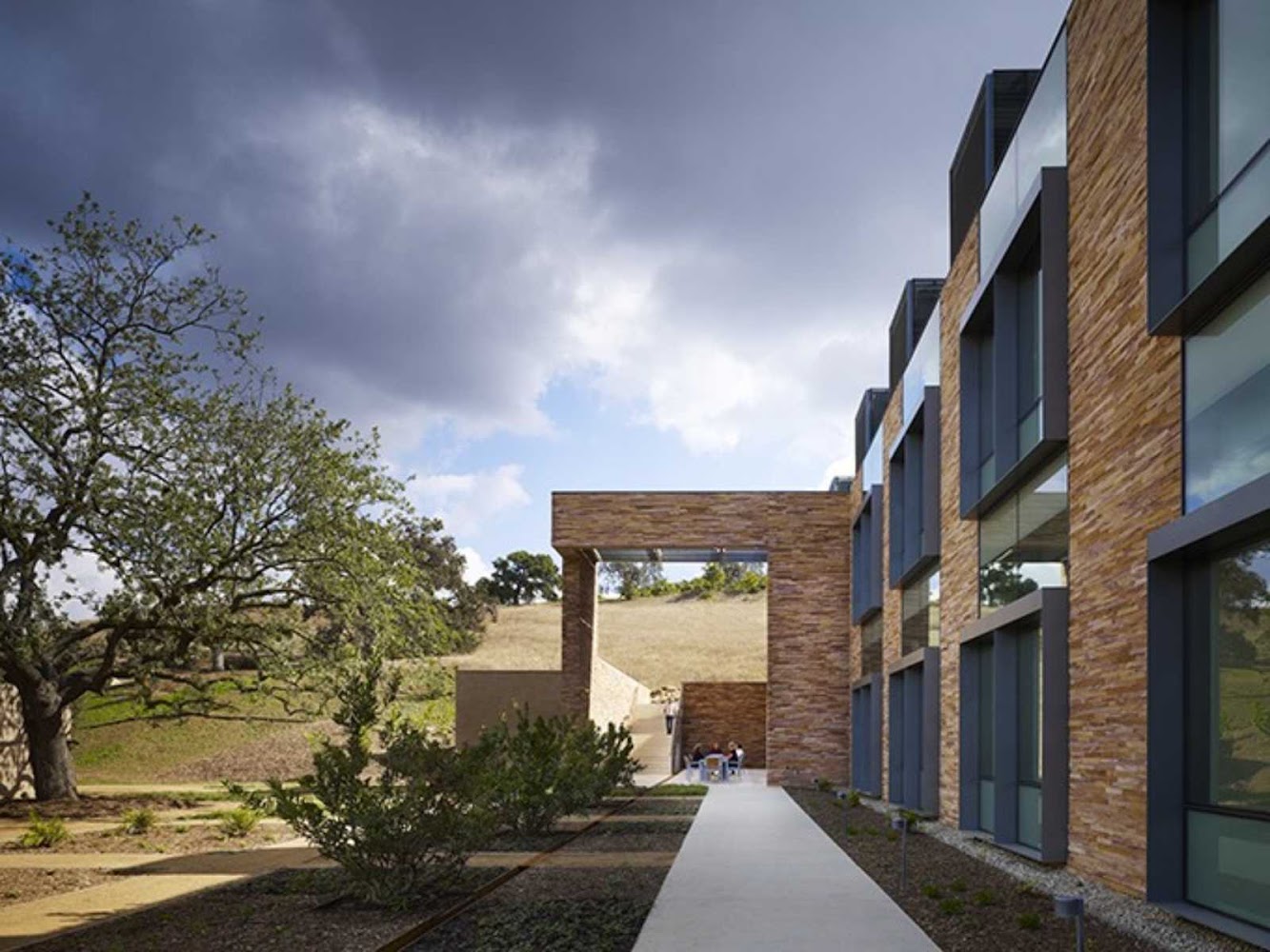 07-Conrad-N.-Hilton-Foundation-Headquarters-by-ZGF-Architects