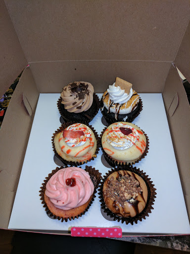 Bakery «Smallcakes Cupcakery Smyrna», reviews and photos, 4624 Camp Highland Rd Suite 900, Smyrna, GA 30082, USA