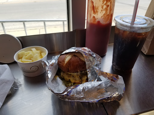 Hamburger Restaurant «American WildBurger», reviews and photos, 1550 E Oakton St, Des Plaines, IL 60018, USA