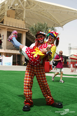 клоуны на Гран-при Бахрейна 2012