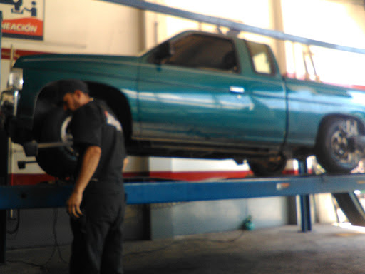Centro de Servicio Bridgestone, Libramiento Norte 31, La Palma de Cedano, 61531 Zitacuaro, MICH, México, Taller de reparación de automóviles | MICH