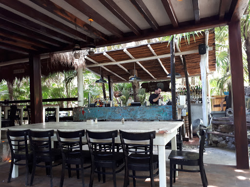 Casa Banana, Carretera Tulum Boca Paila Km. 8.5, Zona Hotelera, 77780 Tulum, Q.R., México, Restaurante especializado en filetes | QROO