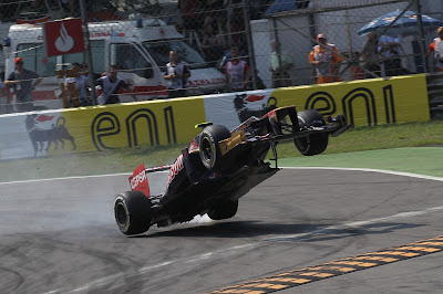 Жан-Эрик Вернь Toro Rosso в воздухе над Монцей на Гран-при Италии 2012
