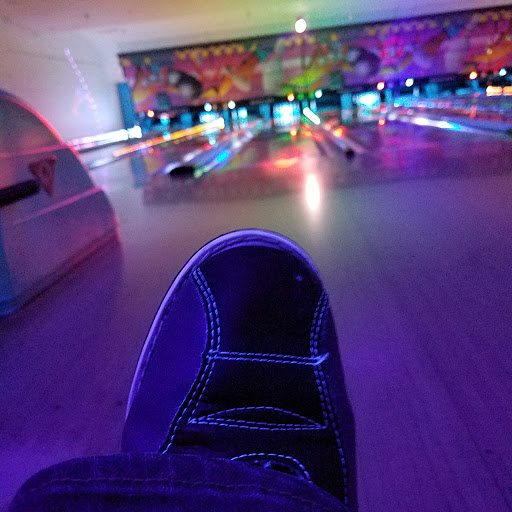 Bowling Alley «Pickwick Bowl», reviews and photos, 921 W Riverside Dr, Burbank, CA 91506, USA