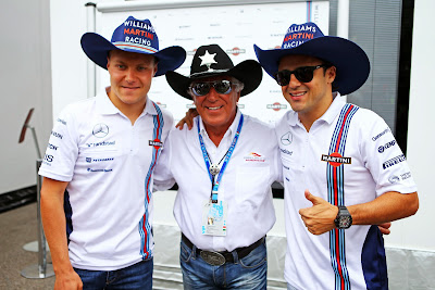 Вальтери Боттас Фелипе Масса в ковбойских шляпах от Марио Андретти на Гран-при Италии 2014