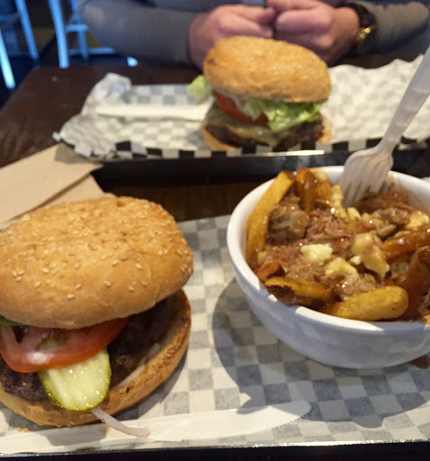 Hamburger Restaurant «Big Smoke Burger», reviews and photos, 652 S Colorado Blvd, Glendale, CO 80246, USA