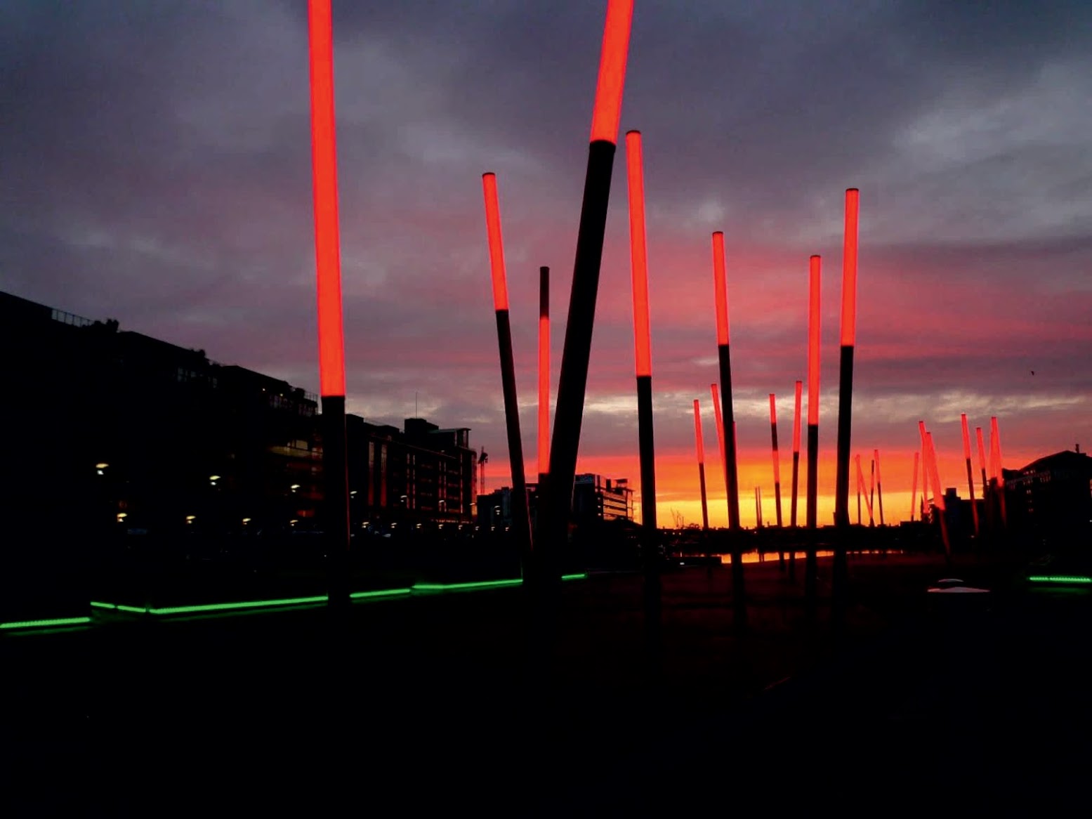 Dublino, Co. Dublino, Irlanda: [GRAND CANAL SQUARE BY MARTHA SCHWARTZ PARTNERS]