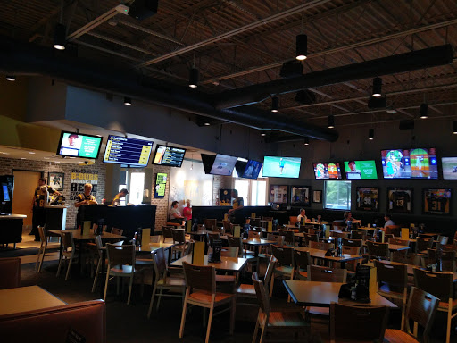 Chicken Wings Restaurant «Buffalo Wild Wings», reviews and photos, 7551 Egan Dr, Savage, MN 55378, USA