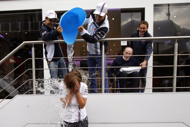 Клэр Уильямс принимает участие в ALS Ice Bucket Challenge на Гран-при Бельгии 2014