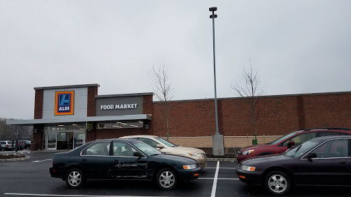 Grocery Store «ALDI», reviews and photos, 561 Gateway Ave, Chambersburg, PA 17201, USA