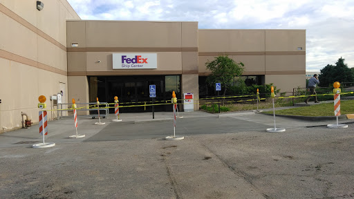 Shipping and Mailing Service «FedEx Ship Center», reviews and photos, 7272 S Joliet St, Englewood, CO 80112, USA