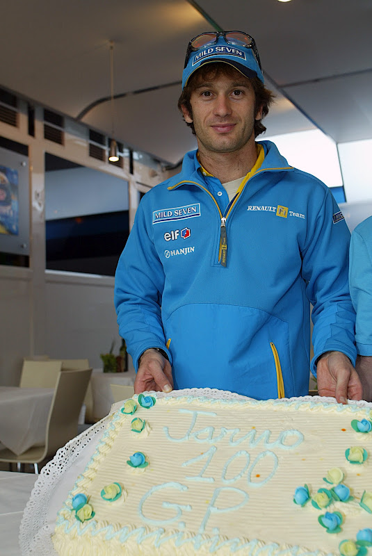 торт Ярно Трулли в честь 100 гонки на Гран-при Сан-Марино 2003