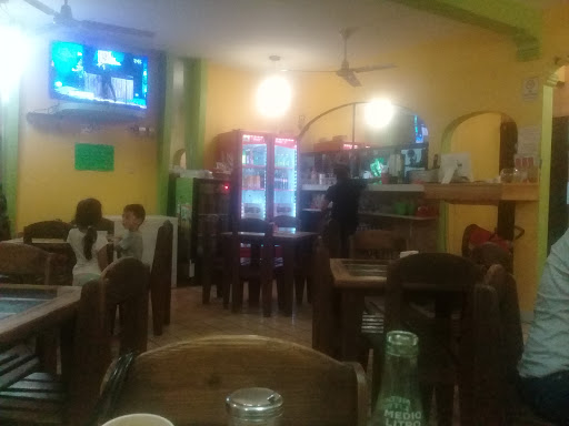 Mi pequeño restaurante, Blvd. 20 de Noviembre 309A, Tamazunchale, Barrio de San Juan, 79960 Tamazunchale, S.L.P., México, Restaurantes o cafeterías | SLP